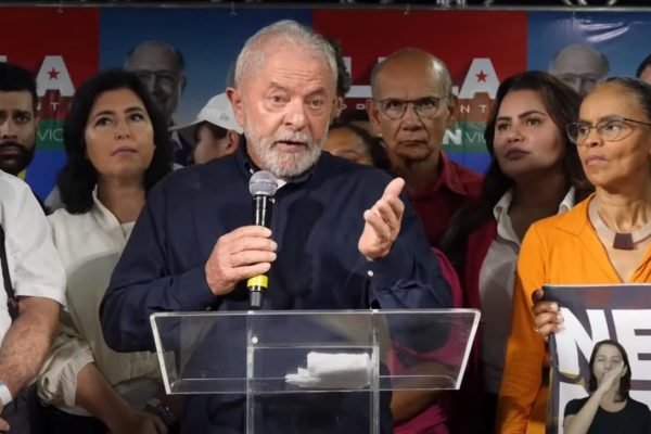 Lula após ação de Jefferson contra PF: “Democracia vencerá a barbárie”