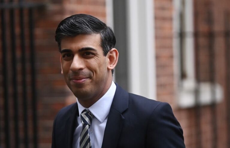 Rishi Sunak confirma candidatura a primeiro-ministro britânico