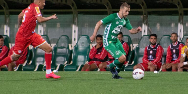 Série B: Chapecoense derrota Tombense e se afasta do Z4