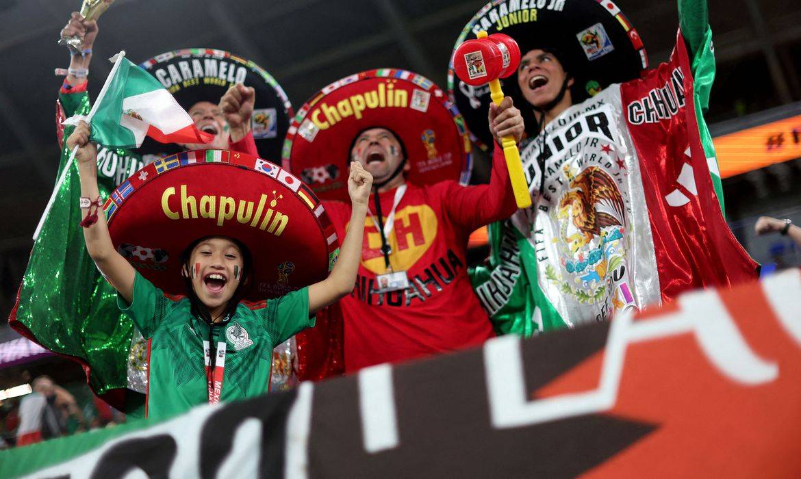 Fifa abre investigação sobre cantos de torcida mexicana em jogo contra Polônia