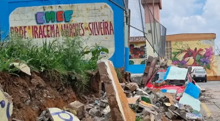 Chuva derruba muro de escola e atinge carros; aulas são suspensas