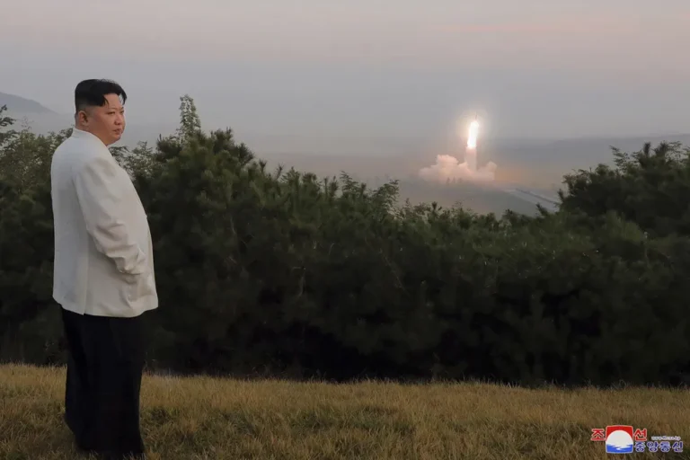 Kim Jong-un da Coreia do Norte afirma que responderá a ameaças com armas nucleares