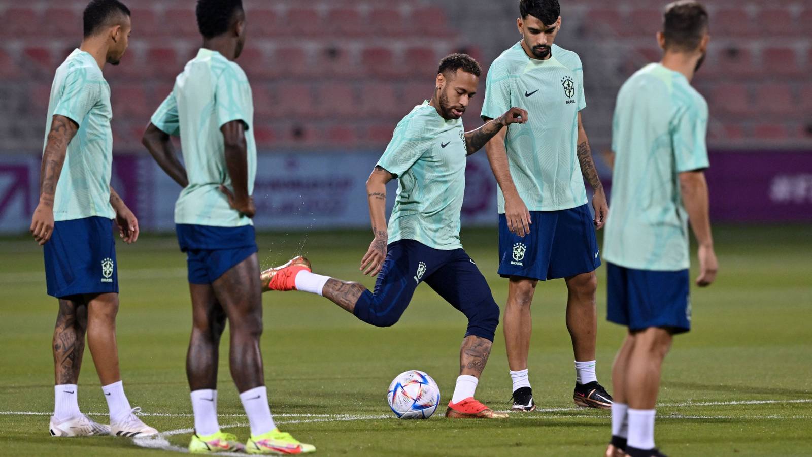 Seleção brasileira pode estar com ‘surto de covid’ entre jogadores; Neymar teve febre