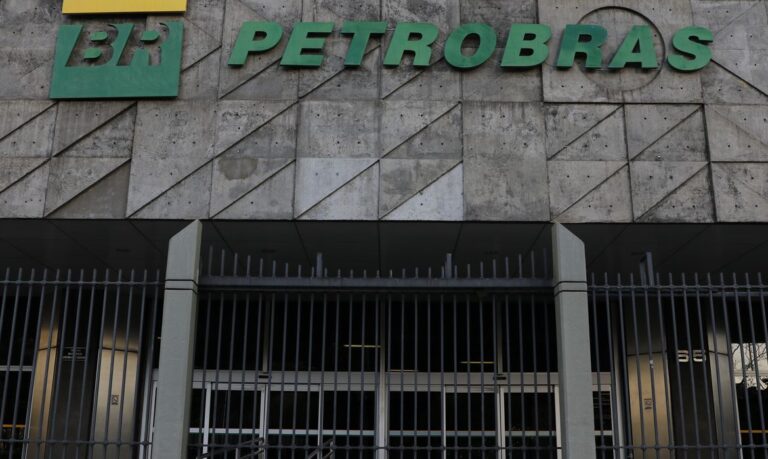 Petrobras diz que Ibama supervisiona simulado na margem equatorial