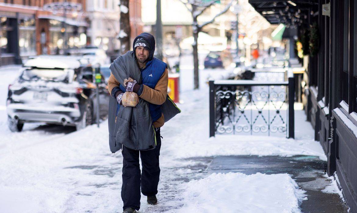 EUA enfrentam forte tempestade de inverno; governo alerta população