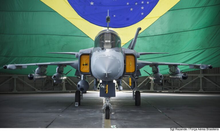 Caças suecos Gripen passam a incorporar a esquadra da FAB