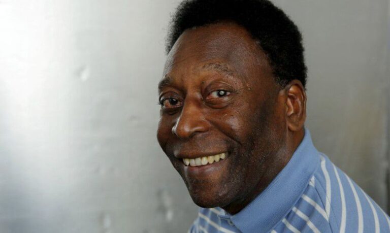 Pelé agradece mensagens de apoio após internação