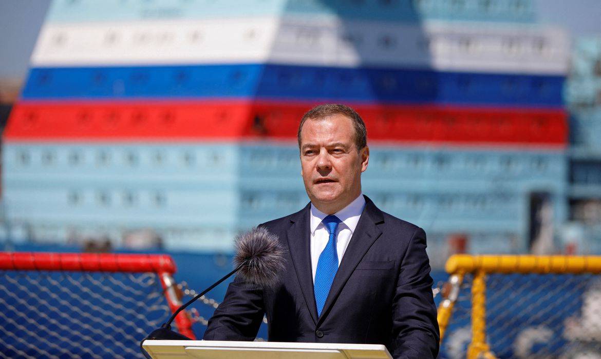 Medvedev alerta Otan sobre guerra nuclear se Rússia perder a guerra