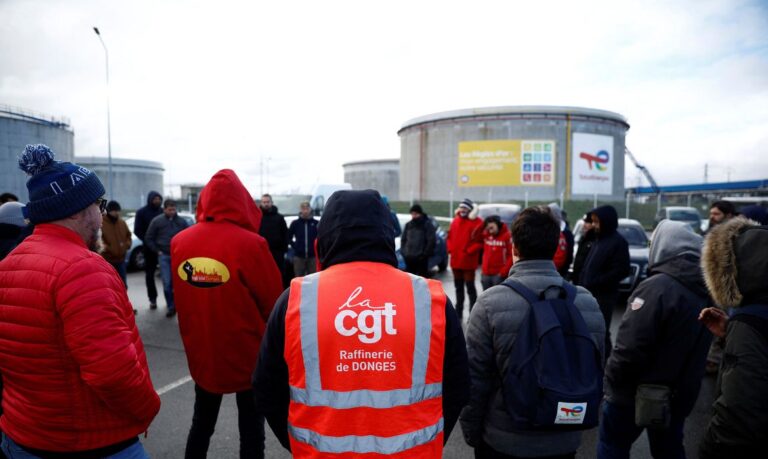 França: greve termina mais cedo em reatores e depósito de combustíveis