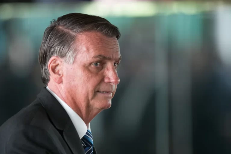 PGR pede para Bolsonaro ser investigado por instigar ataques no DF