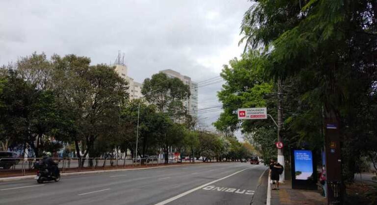 Fim de semana segue com sol entre nuvens, pancadas de chuva e temperaturas elevadas em SP