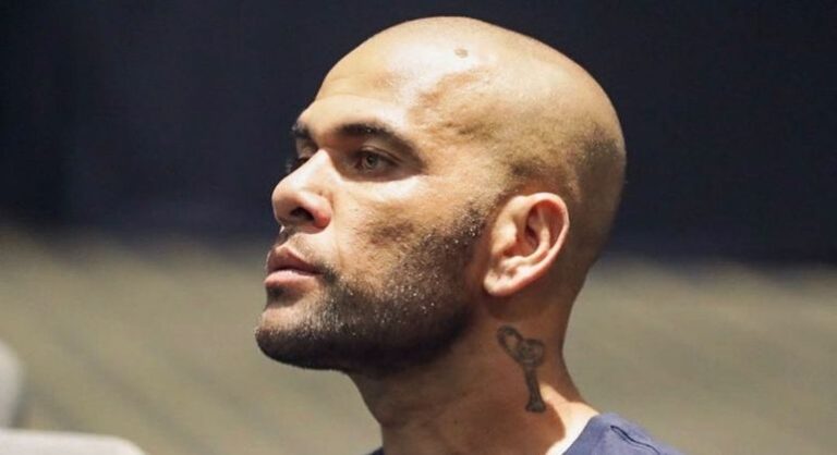 Direção de cadeia coloca Daniel Alves em cela com outro brasileiro