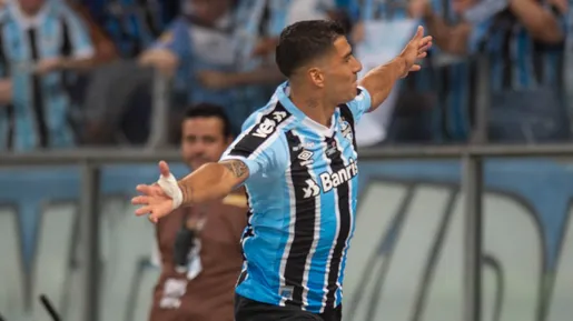 Suárez marca três em estreia, Grêmio goleia São Luiz e conquista a Recopa Gaúcha