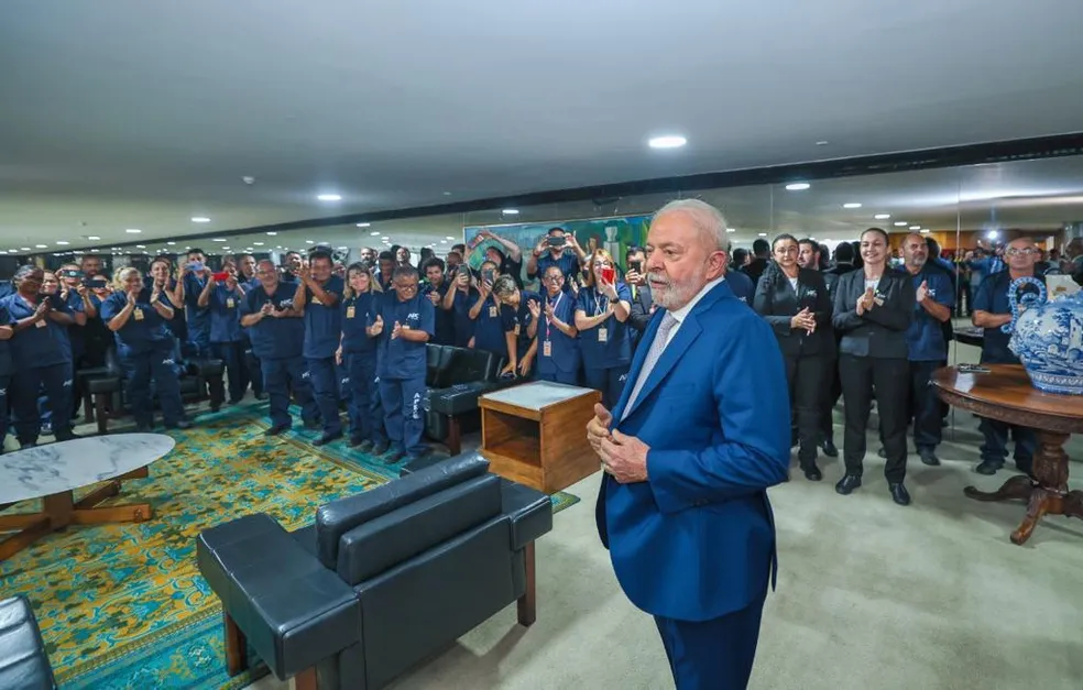 Lula defende isentar IR para pobres, aumentar dos ricos e reajustar salário mínimo pelo PIB