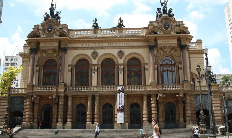 Municipal de SP tem ações educativas para população em situação de rua