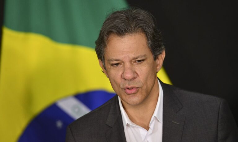 “É uma vergonha o que está acontecendo no Carf”, diz Haddad