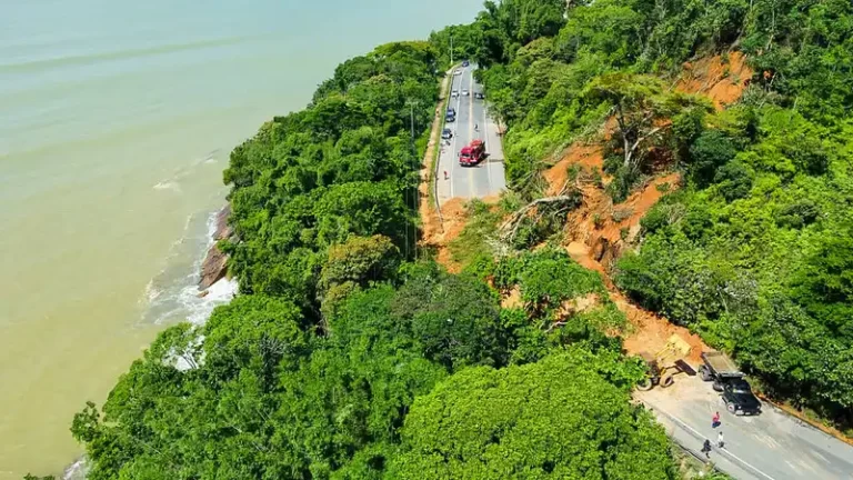 Governador de SP diz que trechos da Rio-Santos podem não existir mais: ‘a gente não sabe o que sobrou da rodovia’