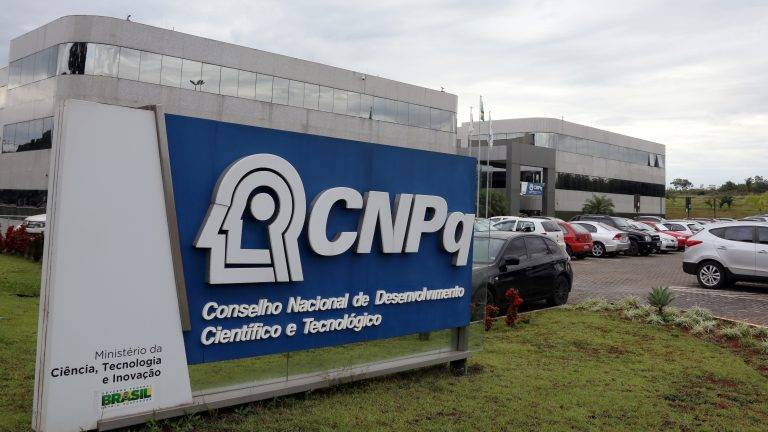 CNPq regulariza pagamento de bolsas de pós-graduação