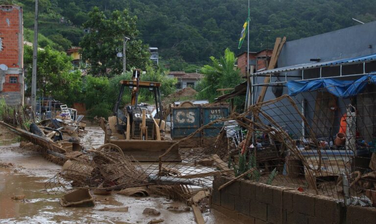 Balsa na travessia Ilhabela-São Sebastião está suspensa