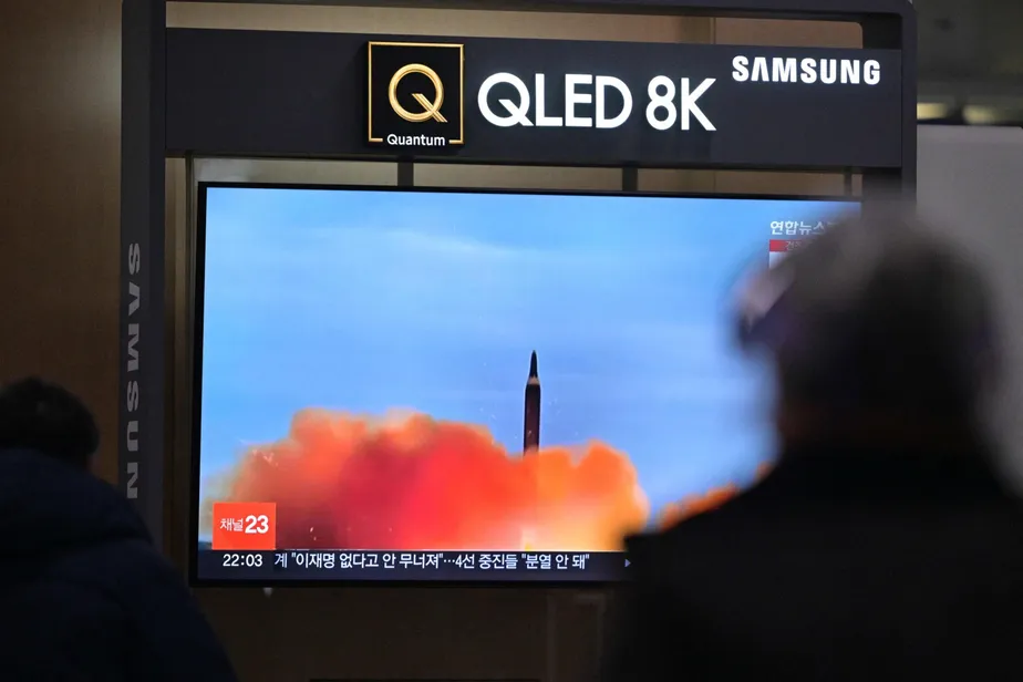 Coreia do Norte lança dois mísseis antes do início de exercícios militares de grande escala entre EUA e Coreia do Sul após 5 anos
