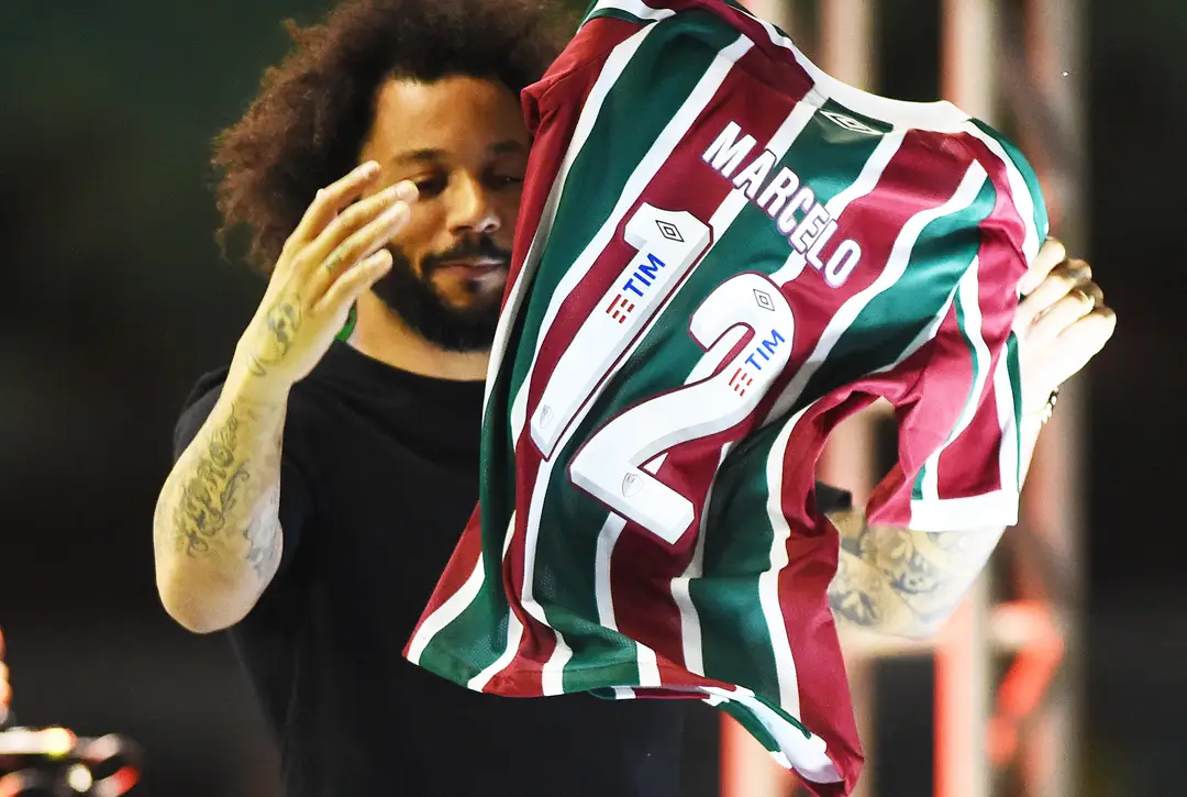 Marcelo é apresentado como novo jogador do Fluminense em evento emocionante no Maracanã