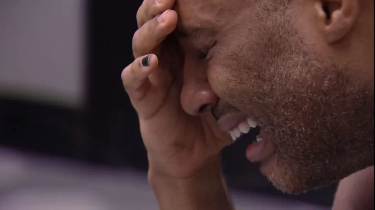 Fred Nicácio tem crise de choro na Casa do Reencontro do BBB 23: ‘Parece um pesadelo’