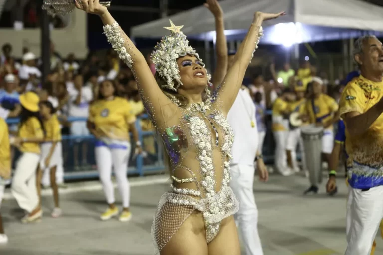 Unidos da Tijuca confirma Lexa como rainha de bateria da escola de samba no Carnaval 2024