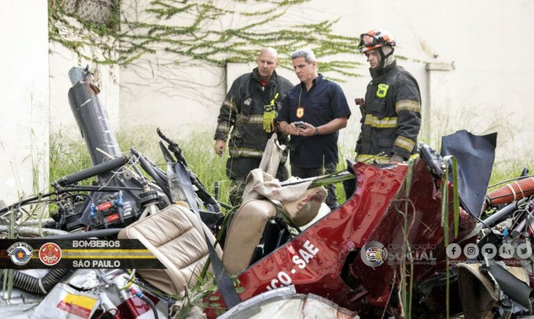 Helicóptero cai na região central de São Paulo e deixa quatro mortos