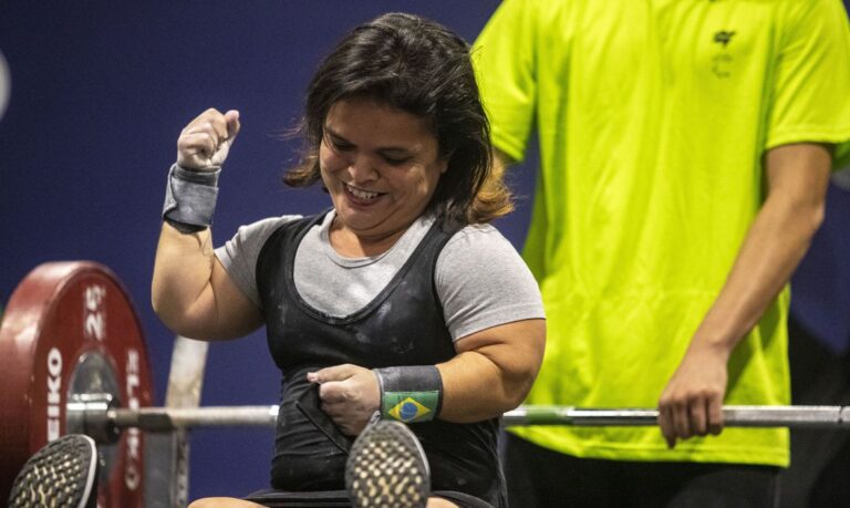 Halterofilismo paralímpico: Cristiane Reis garante vaga para o Mundial