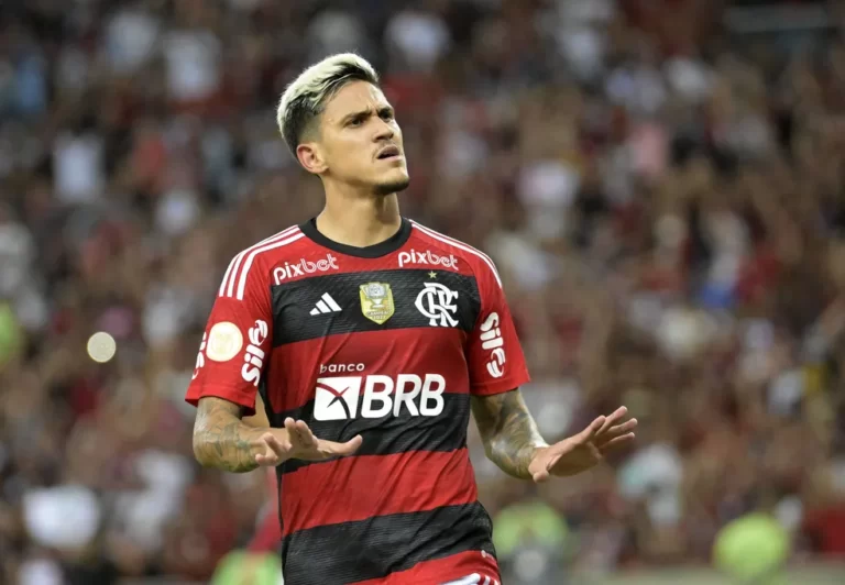 Pedro comenta reserva na vitória do Flamengo sobre o Coritiba: “Respeito, mas não concordei”