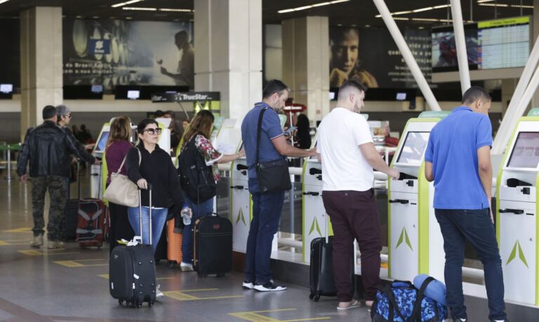 Aeroportos e rodoviárias esperam movimento intenso durante a Páscoa