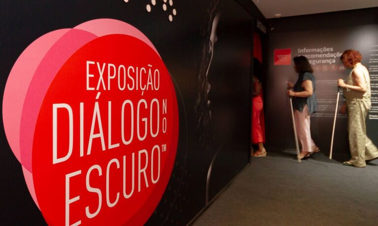 Mostra Diálogo no Escuro usa empatia para integrar cegos na sociedade