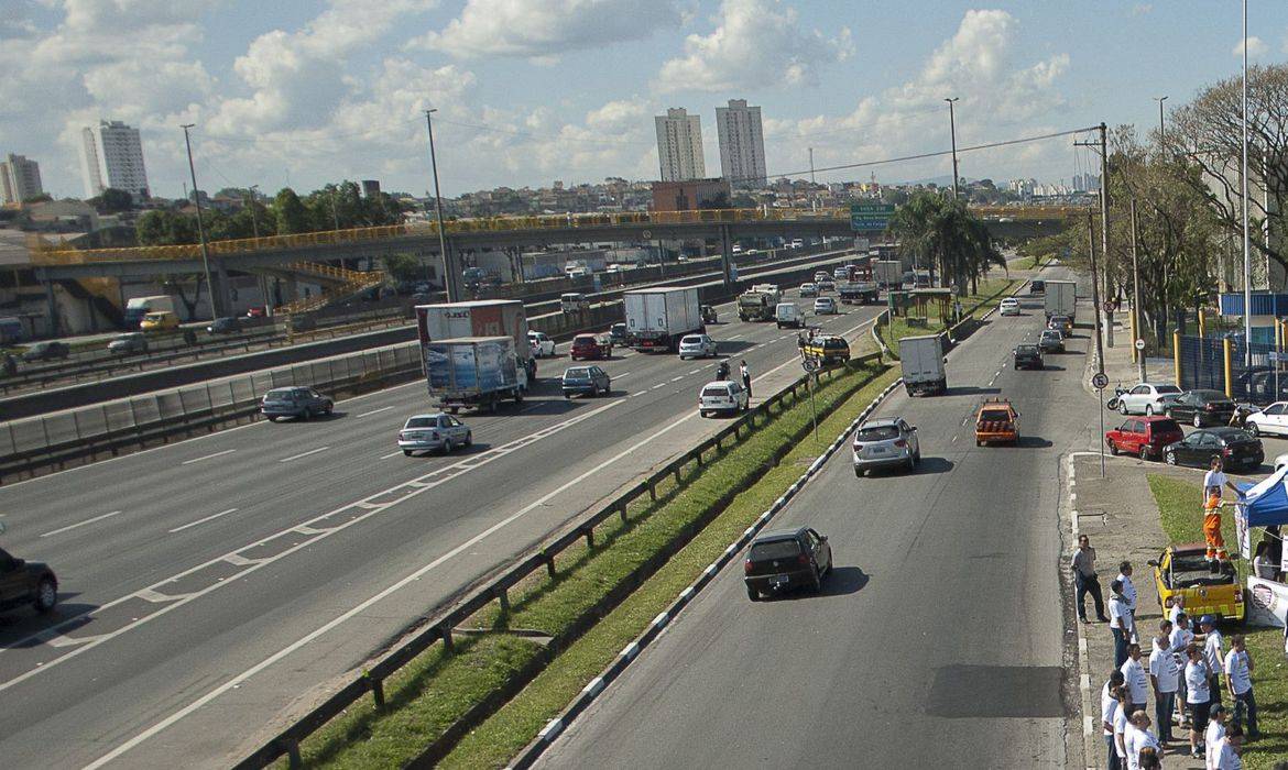 Feriado de Tiradentes: mais de 1,6 milhão de veículos devem sair de São Paulo por rodovias