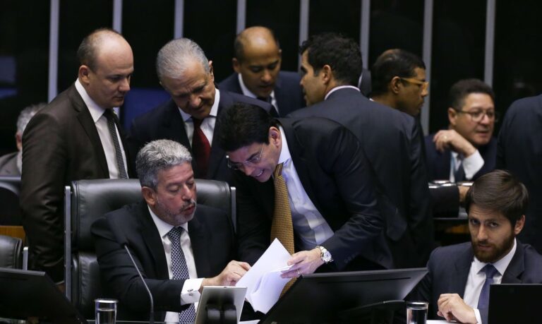 Câmara aprova texto-base do novo arcabouço fiscal por 372 votos a 108