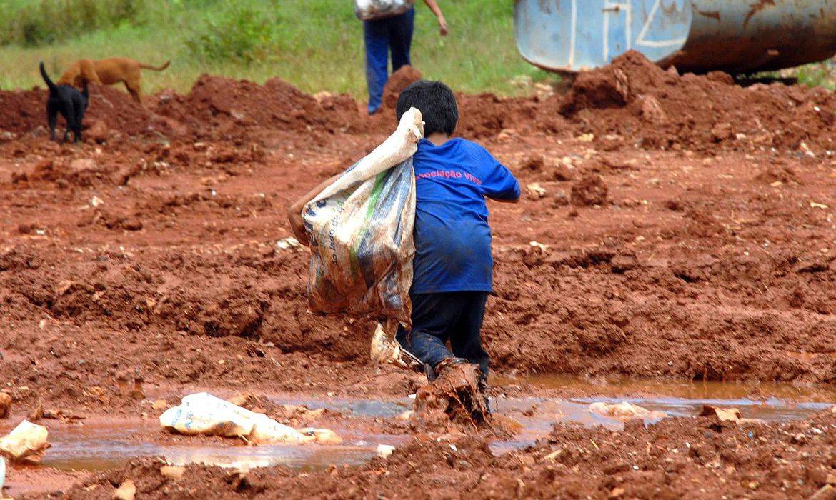 Mais de 160 milhões de crianças em todo o mundo são vítimas de trabalho infantil