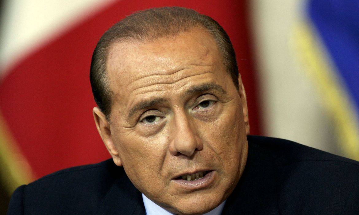 Morre ex-premiê italiano Silvio Berlusconi, figura polêmica da política
