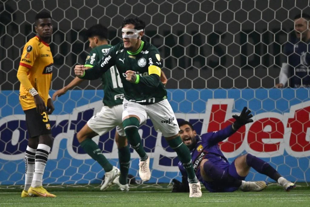 Palmeiras faz 2º tempo perfeito, vence o Barcelona de virada e avança na Libertadores