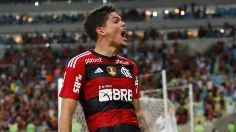 Flamengo marca 4 gols contra o Vasco e complica a situação do rival no Brasileirão