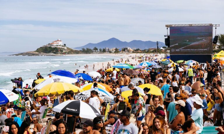 Falta de ondas interrompe etapa do Rio do Circuito Mundial de Surfe