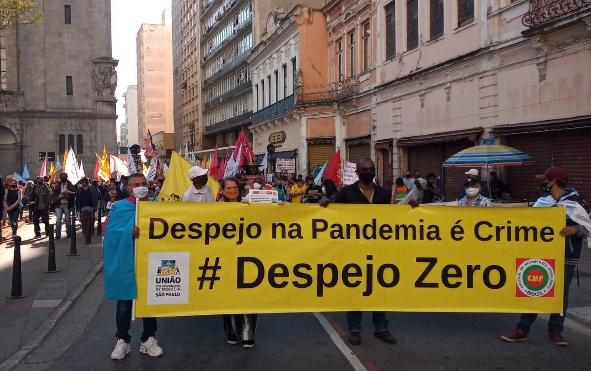 Sociedade civil faz protesto contra revisão do plano diretor de SP