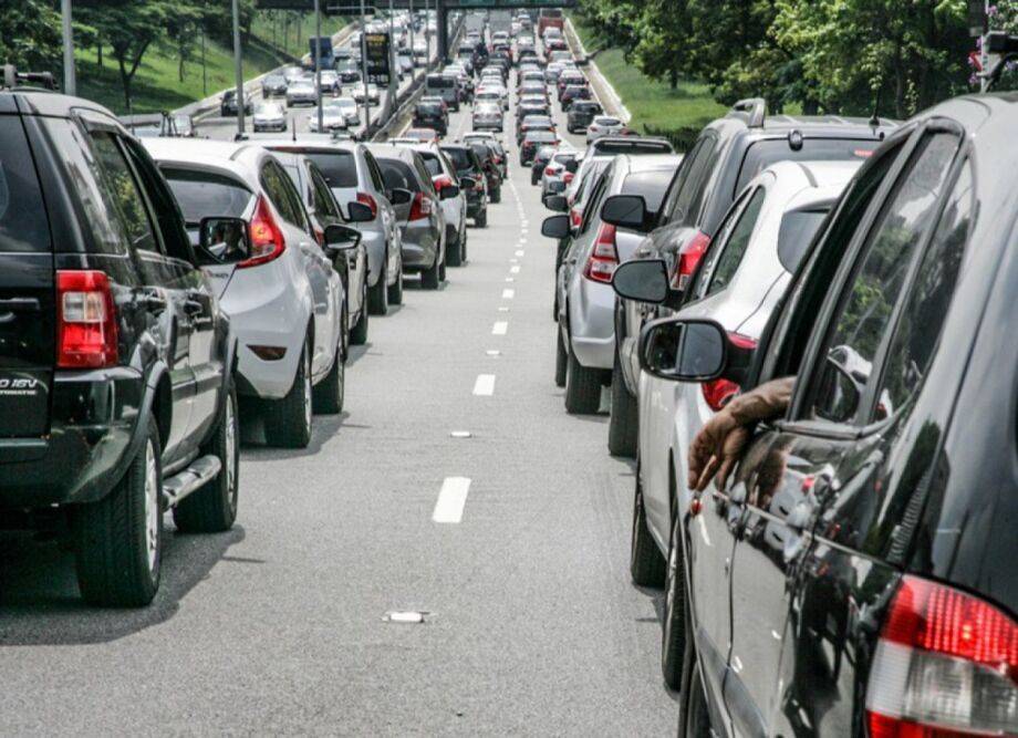 Feriado prolongado: 260 mil veículos devem passar pelas rodovias do SAI
