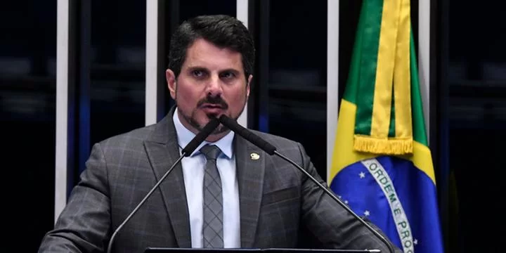 Polícia Federal faz buscas em três endereços do senador Marcos do Val