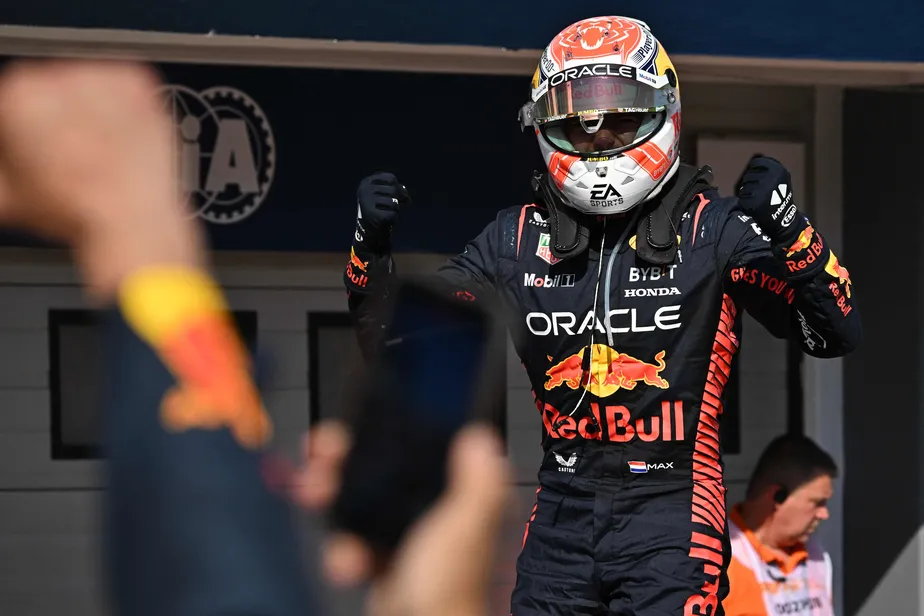 Verstappen supera Hamilton na largada e vence na Hungria