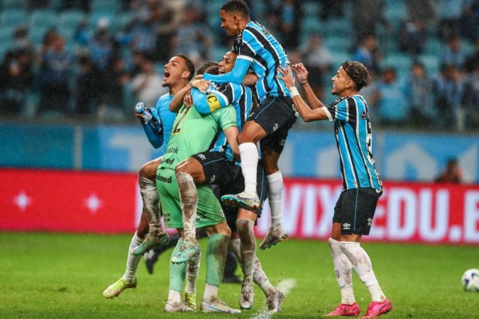 Grêmio supera Bahia nos pênaltis e garante vaga nas semifinais da Copa do Brasil