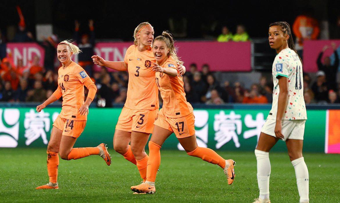 Atual vice-campeão Holanda inicia Copa superando Portugal