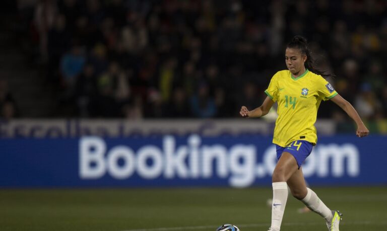 Copa do Mundo: Lauren afirma que espera confronto duro com a França