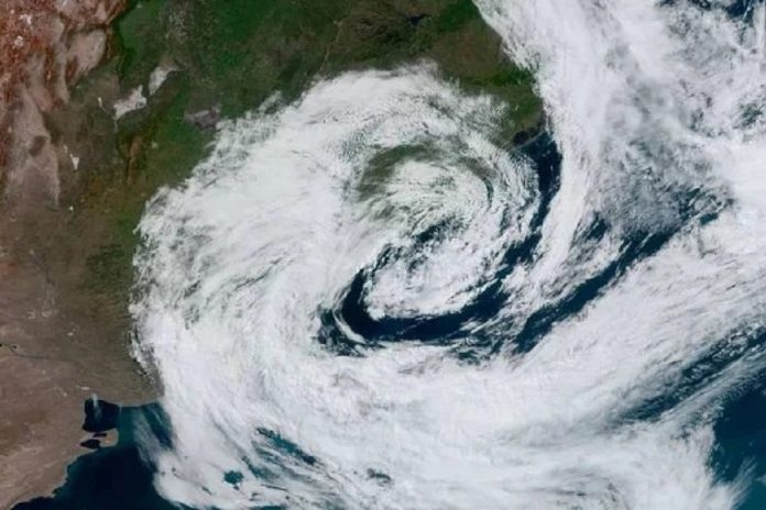 Ciclone extratropical deixa o Sul do Brasil em alerta