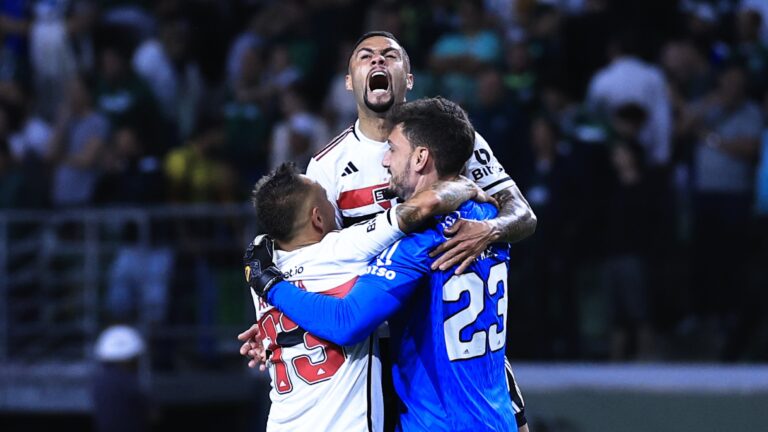 São Paulo brilha, vence Choque-Rei contra o Palmeiras e avança à semifinal da Copa do Brasil