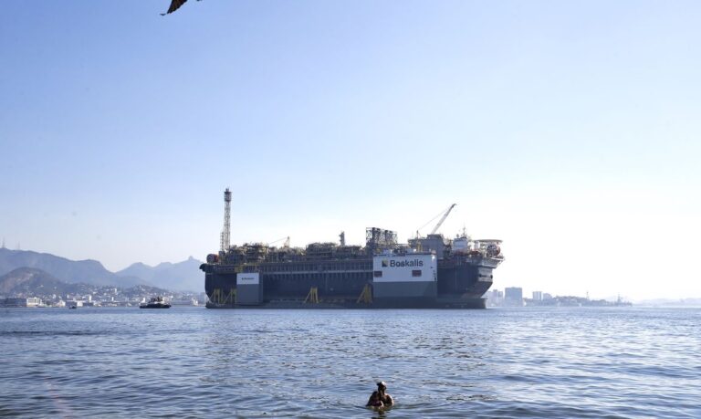 Produção de petróleo e gás no pré-sal cresce 5,9% de abril para maio