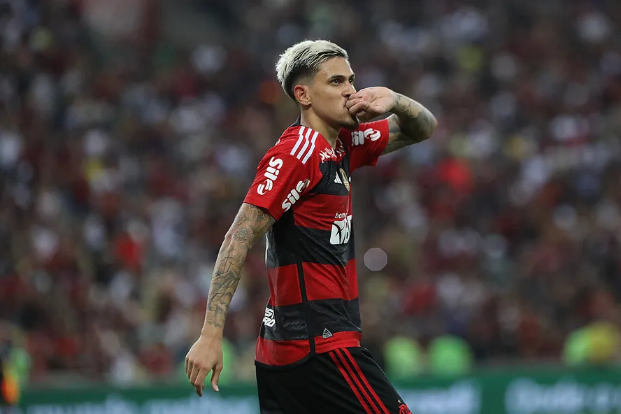 Insatisfeito no Flamengo, Pedro entra na mira do Benfica, diz jornal